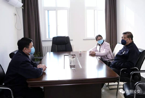 眾志成城、共克時艱——團(tuán)市委向公交一線捐贈疫情防控物資